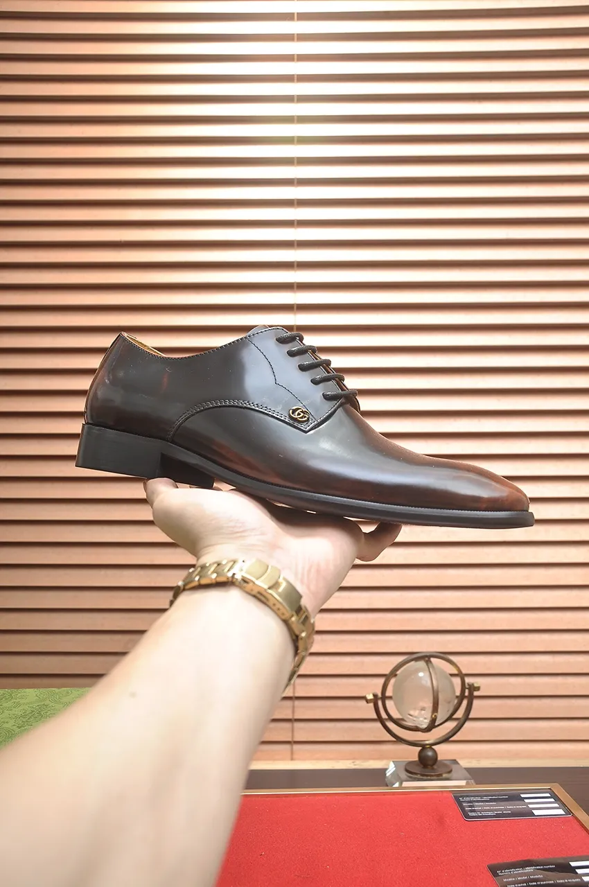 Men's shoes💰500💶Italy's top luxury men's shoe giant (GUCCI) (Gucci) (full cowhide lining) new arrival🍃Original European style🔰 Pleasant to the eye😍In order to make the shoes more durable and non-deformable🌀The production continues to follow traditional methods but there is still no lack of innovation💪Choose original sheepskin for the leather♻️ Smooth and natural And extra bright ⭐Made of imported cowhide, the first choice of rich people 38-45 (45 customized)